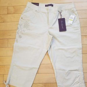 Gloria Vanderbilt womens size 14 khaki capri pants